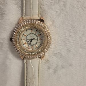 🌺White Fashion Ladies Watch🌺